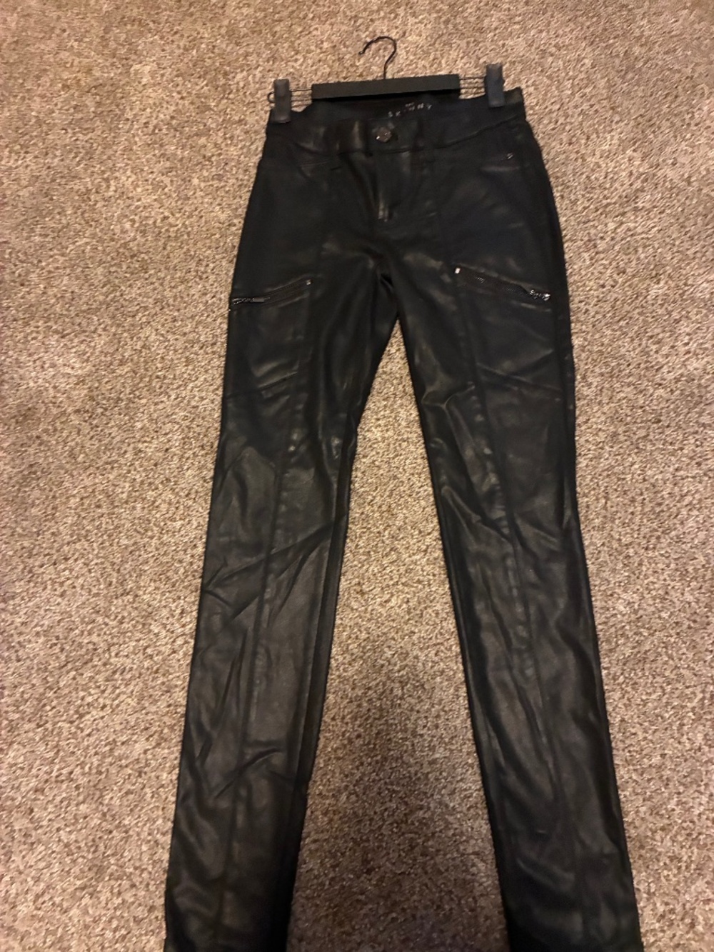 Skinny 00 White House, black market faux leather pants
